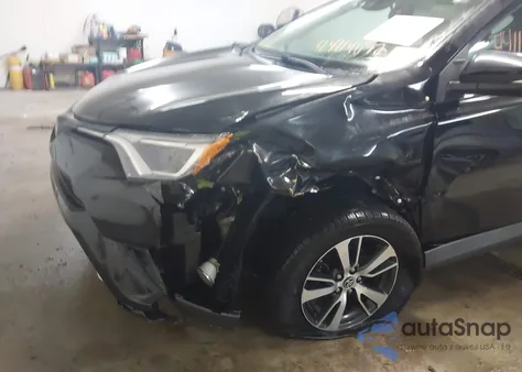 2018 Toyota Rav4 Xle z USA, uszkodzony, nr VIN 2T3RFREV4JW791838